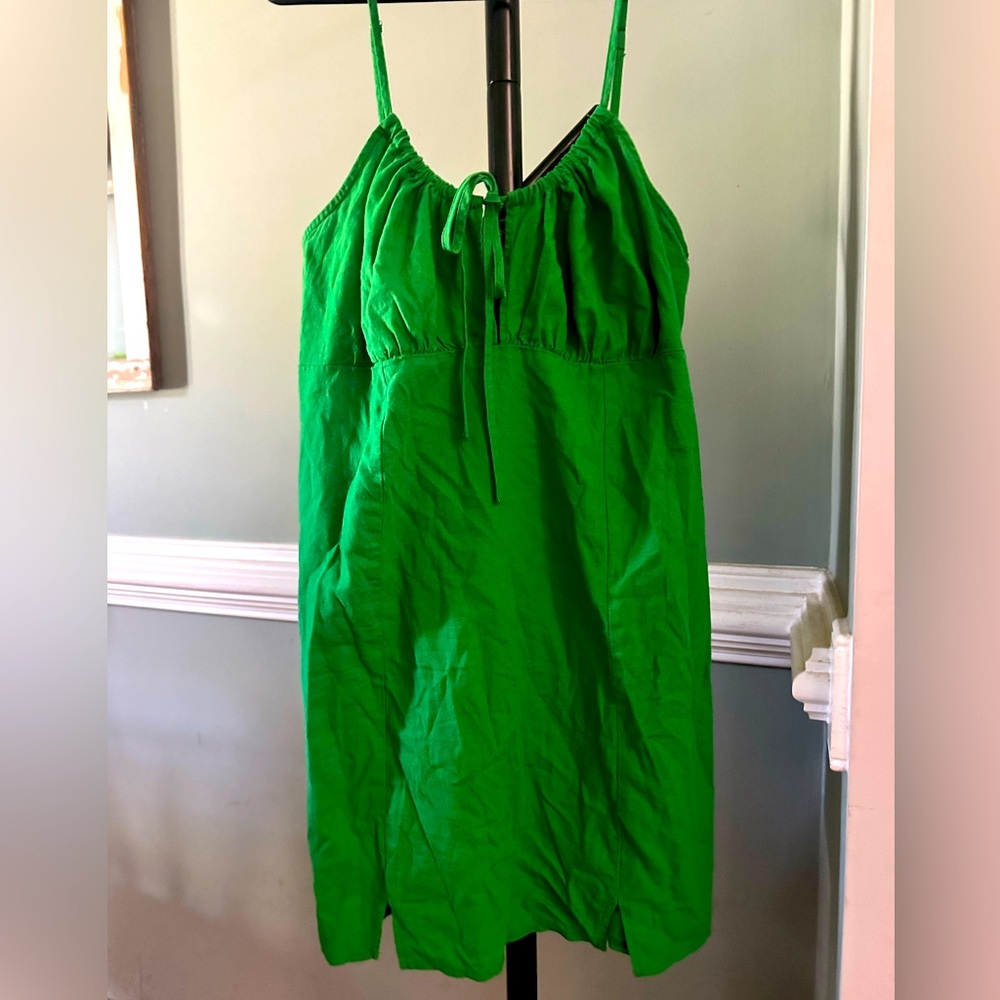 Green Peasant top dress with notches.
